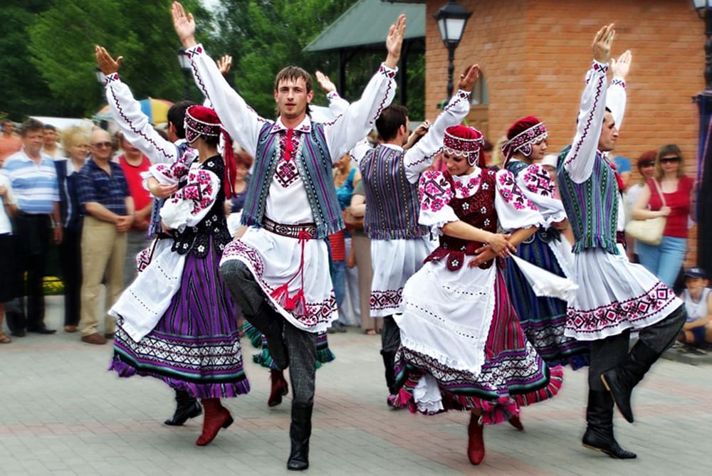 Чешский народный танец. Лявониха белорусский народный танец. Танец Лявониха белорусский народный танец. Крыжачок белорусский народный танец.
